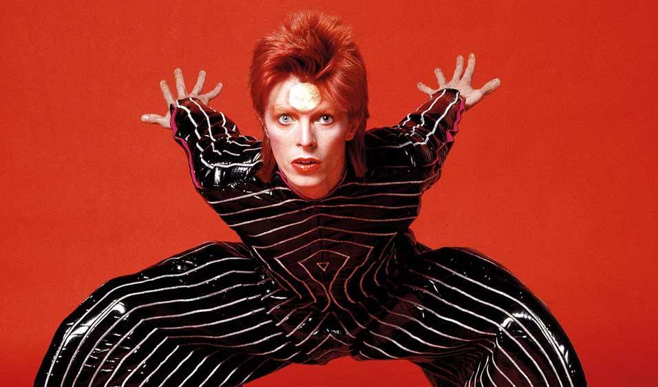 paul puppet playsbowie.
