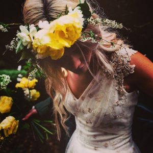 yello rose flower bride