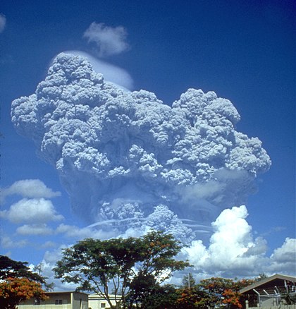 420px-Pinatubo91eruption_clark_air_base
