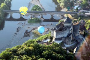 Dordogne Magazine-hot-air-ballooning - Chateau de Castelnaud4 by Dordogne Magazine is licensed under CC BY 2.0