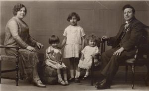 Teresa and Sante Jaconelli, the founders of the cafe in 1930 with their 3 daughters; Lisa, Rina and Emilia